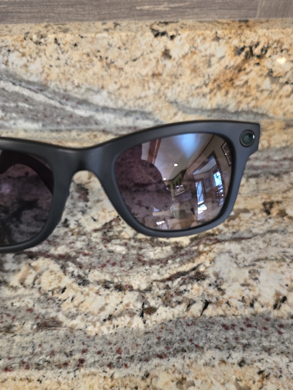 Ray-Ban Wayfarer Gen 1 Meta Glasses - Picture 7 of 11
